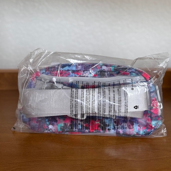 LULULEMON EVERYWHERE BELT BAG LONG STRAP 1L LIMITED EDITION - Picture 3 of 10